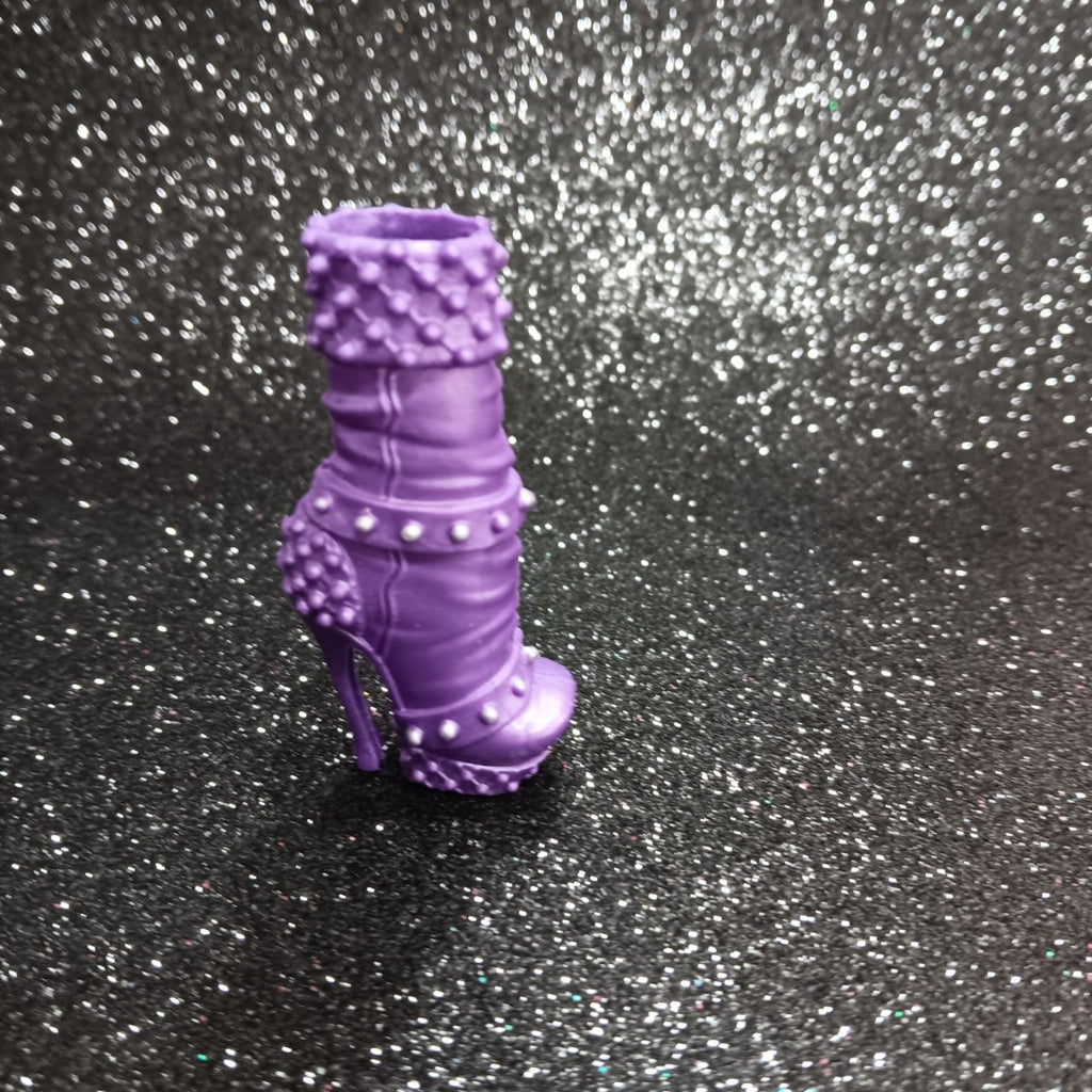 Monster High Casita Fierce's Left Lavender Spikes and Buckles Boot