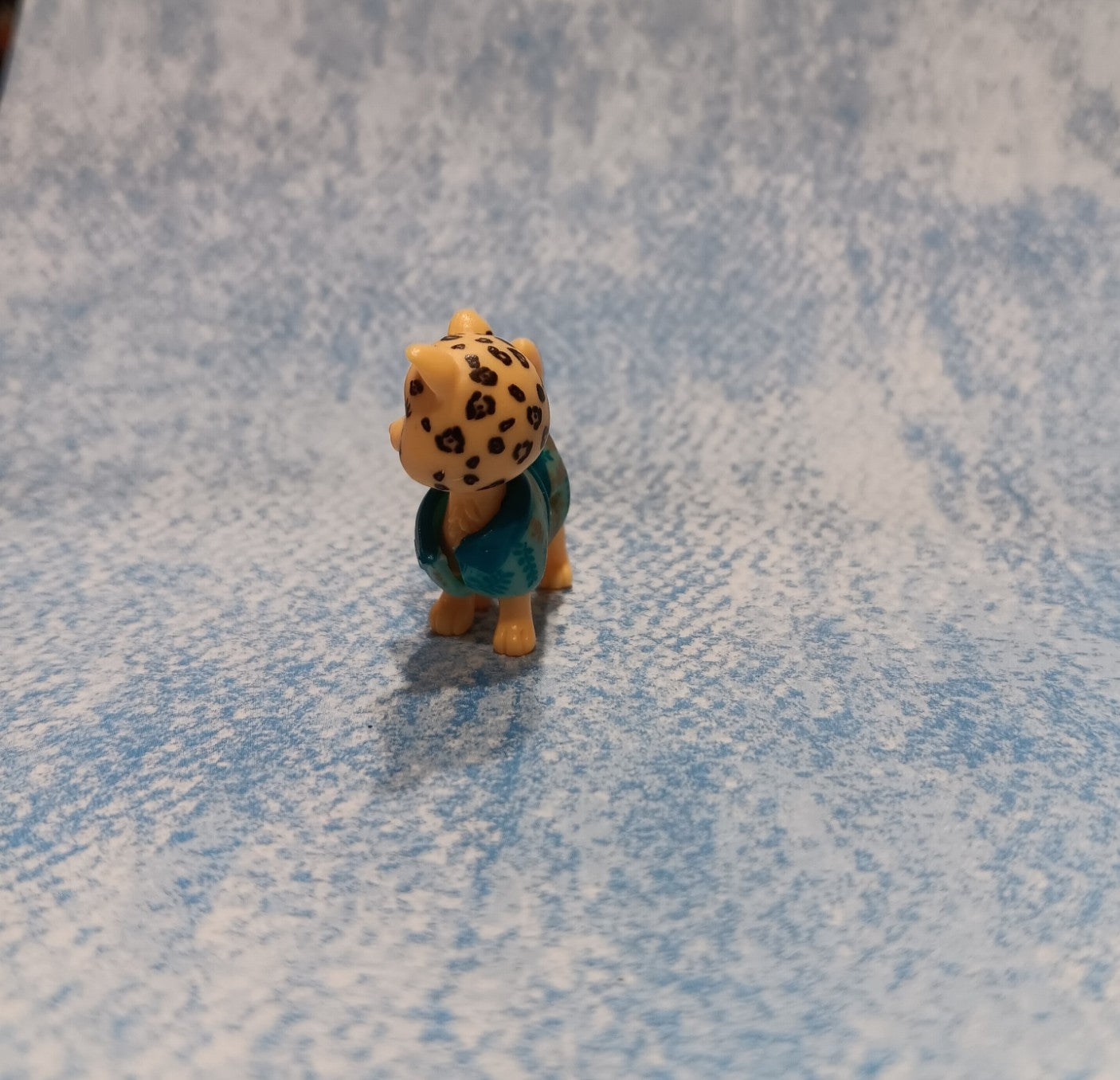 Polly Pocket Leopard Pet Wearing a Green Robe