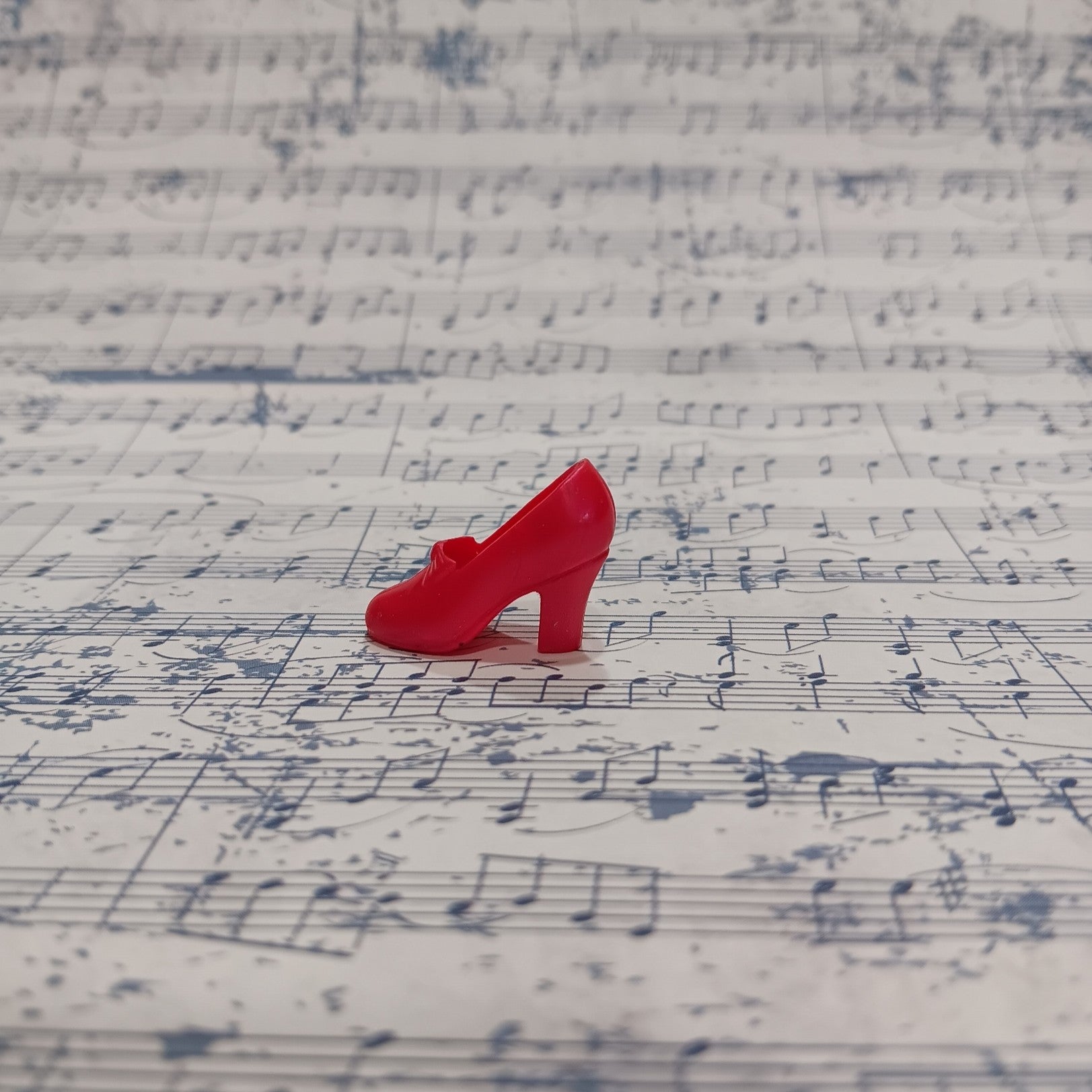 Disney Princess Snow White's Red Pilgrim Heel
