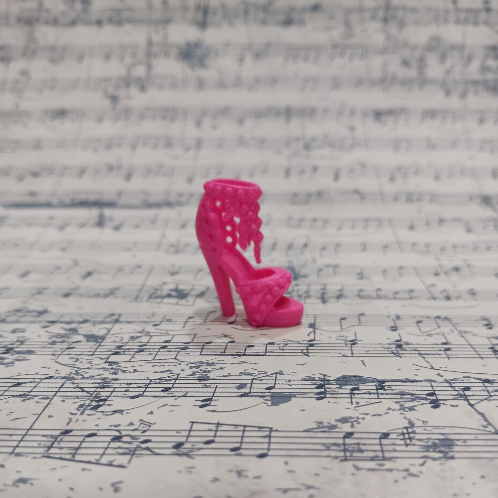 Barbie Fashionista Doll Bright Pink Jewel Texture Stiletto