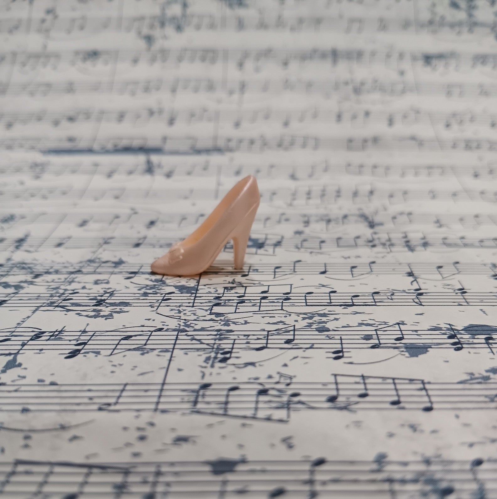 Vintage Barbie Pearlescent Cream Pump with Bow Detail