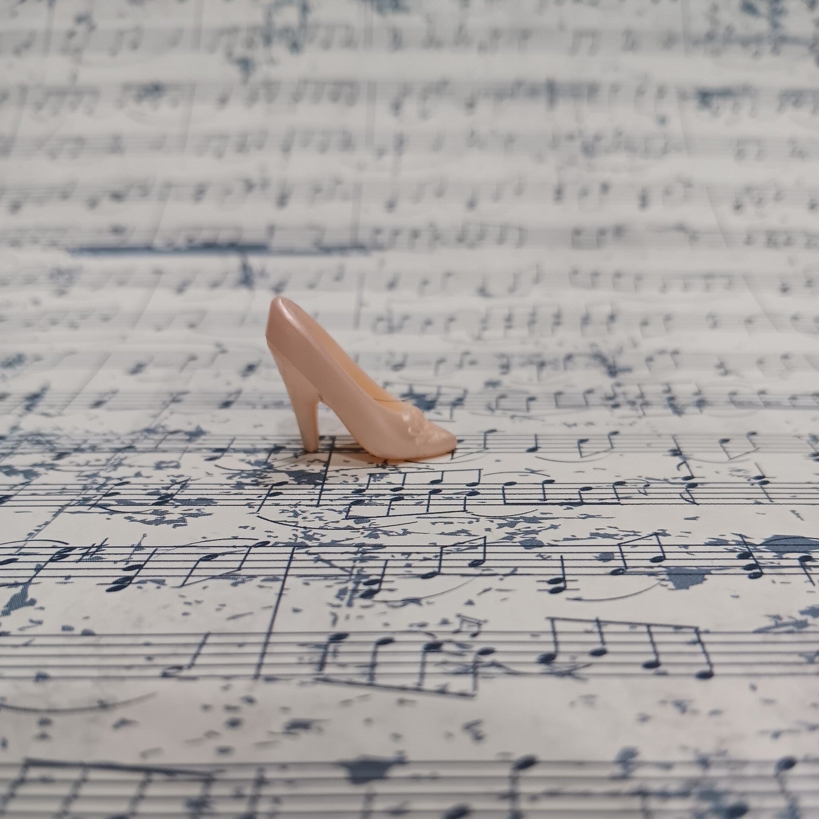 Vintage Barbie Pearlescent Cream Pump with Bow Detail