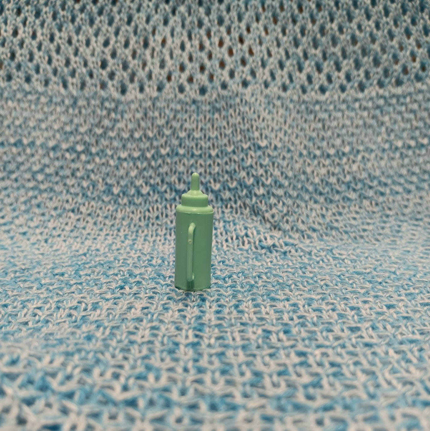 Babysitter Skipper Small Green Baby Bottle with Handle