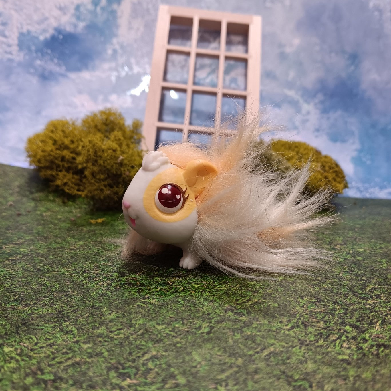 Blonde baby Guinea Pig for Little Live Pets Mama Surprise