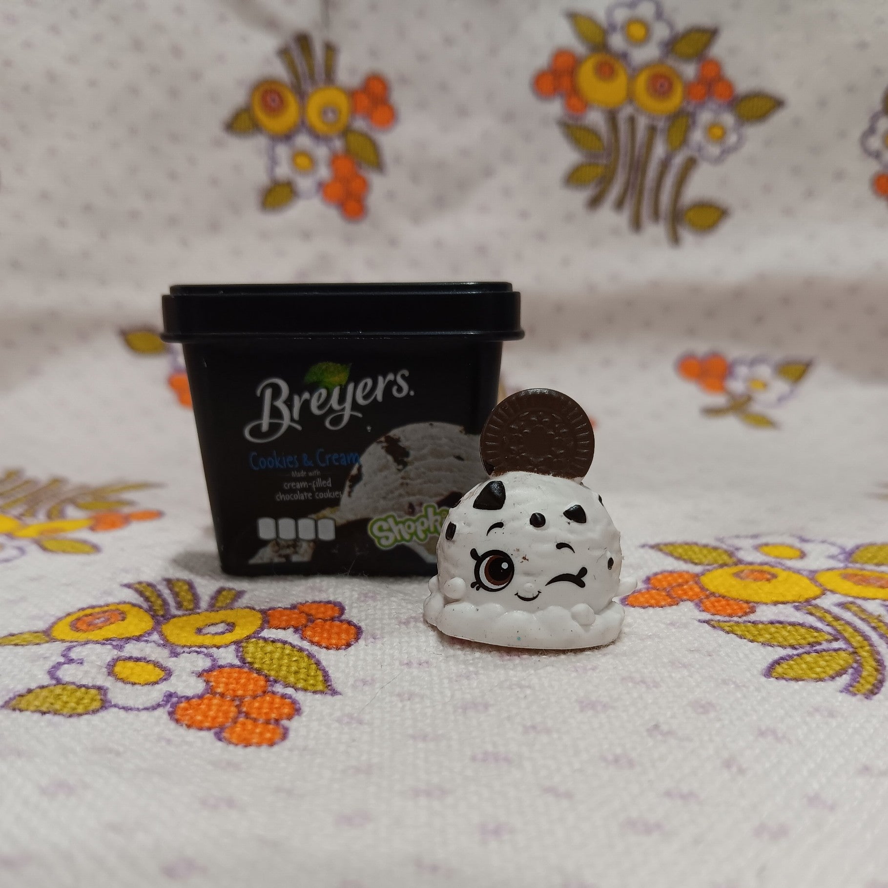Shopkins Real Littles Season 13 Breyers Cookies & Cream Ice Cream