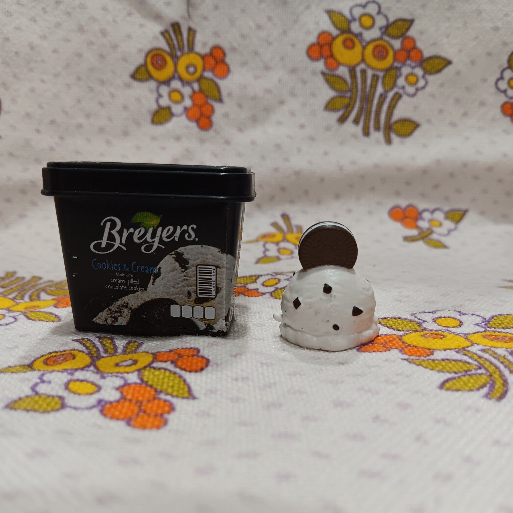 Shopkins Real Littles Season 13 Breyers Cookies & Cream Ice Cream
