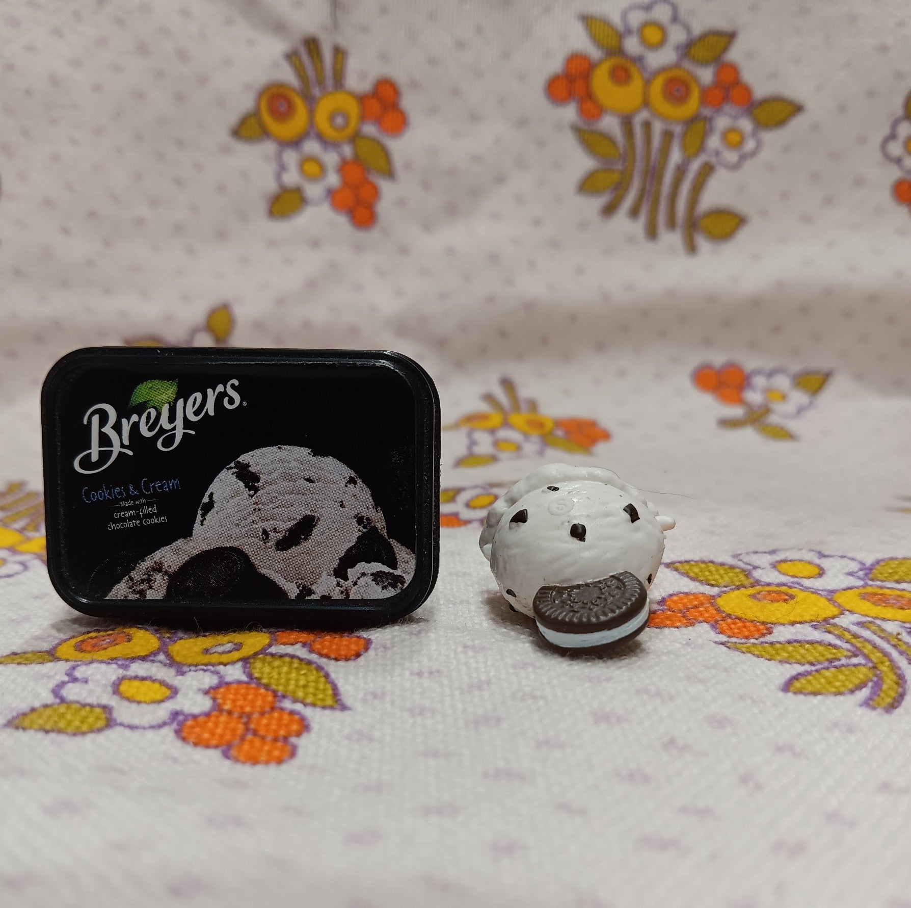 Shopkins Real Littles Season 13 Breyers Cookies & Cream Ice Cream