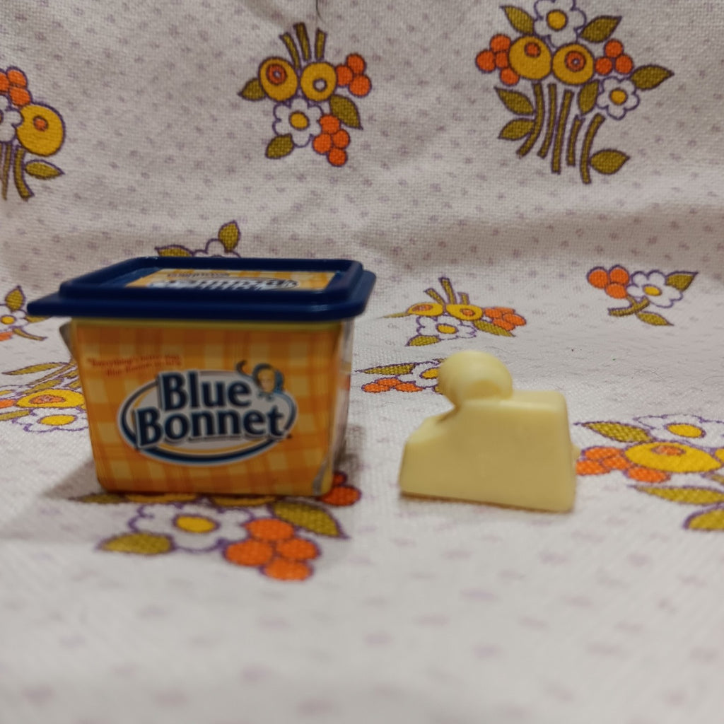 Shopkins Real Littles miniature Blue Bonnet butter with Mary Lou Blue