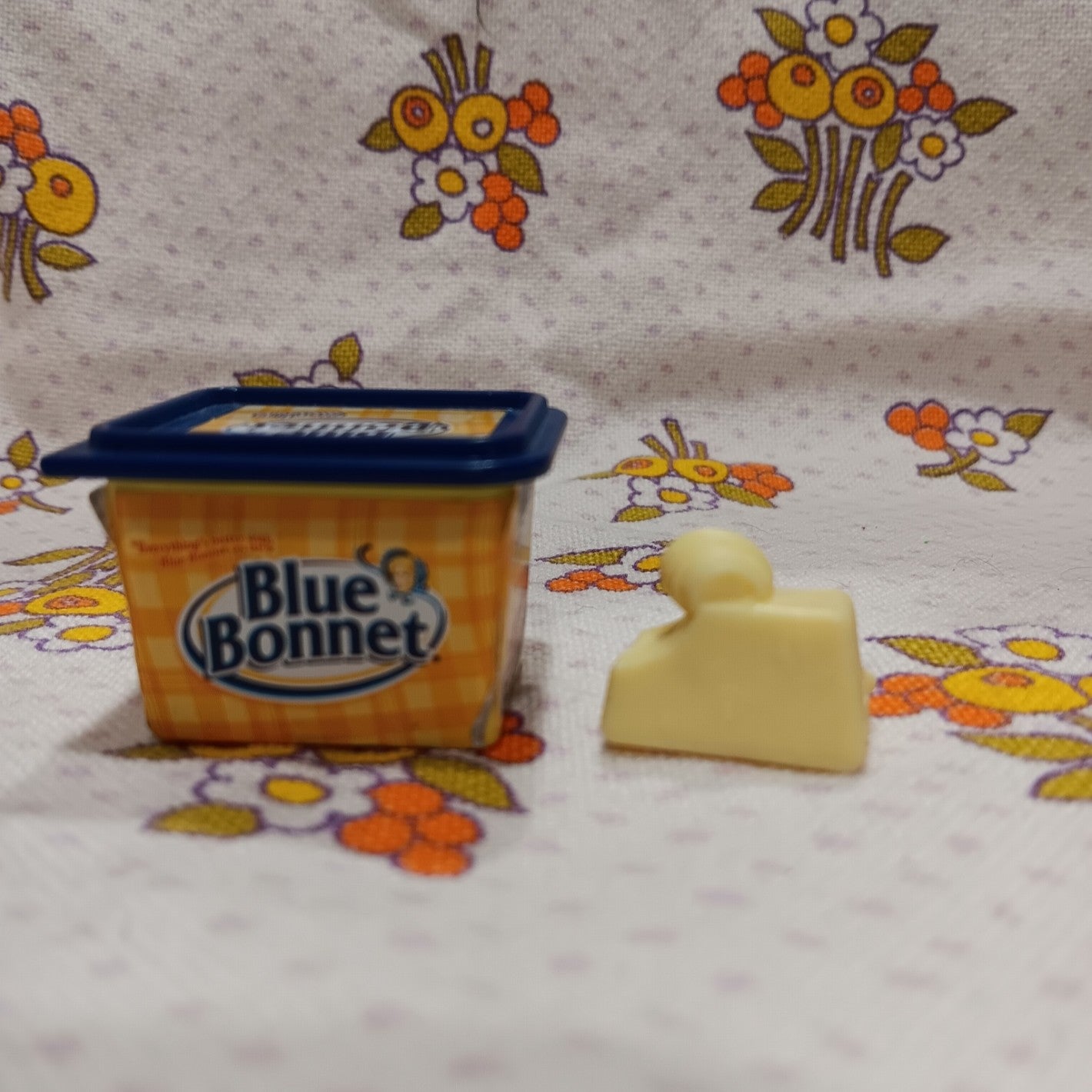 Shopkins Real Littles miniature Blue Bonnet butter with Mary Lou Blue