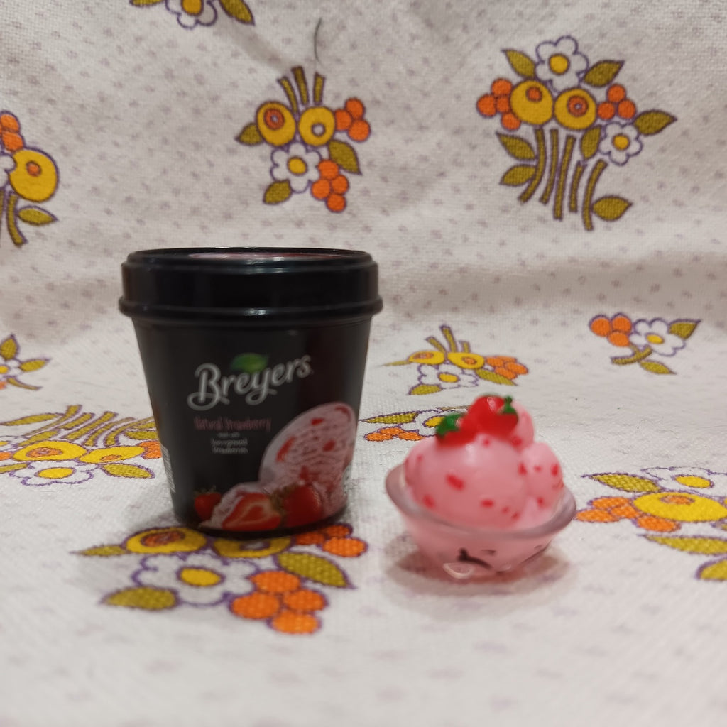 Shopkins Real Littles Berry Breyers Strawberry Ice Cream Tub