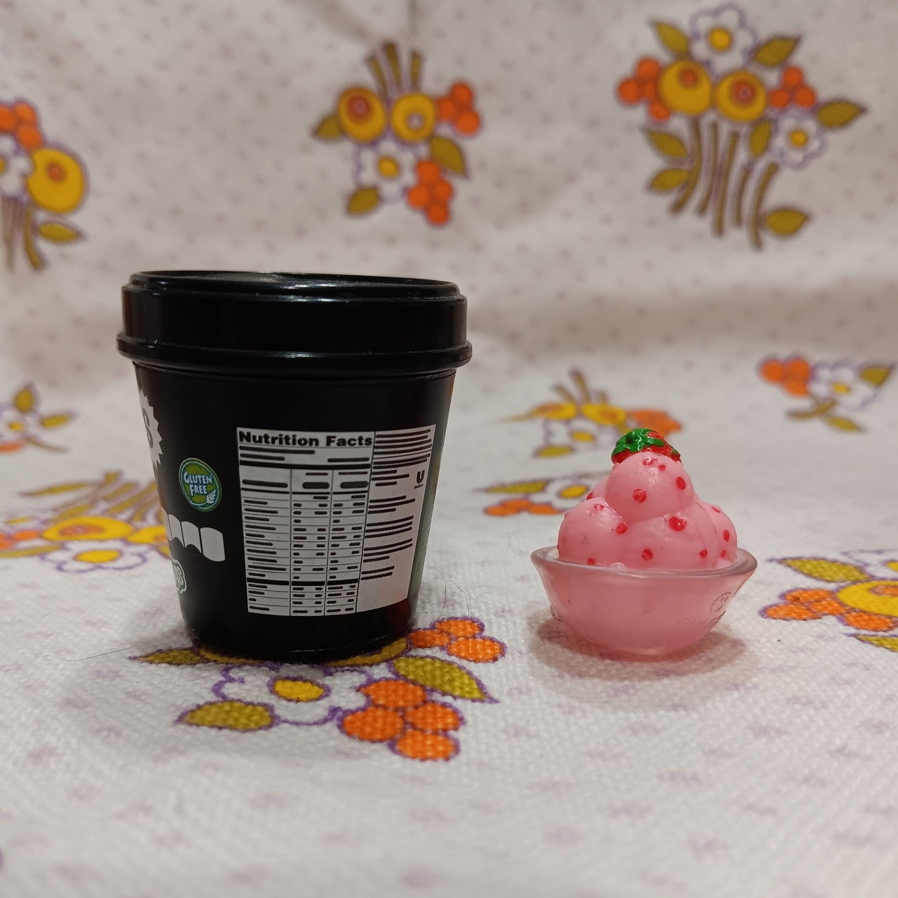 Shopkins Real Littles Berry Breyers Strawberry Ice Cream Tub