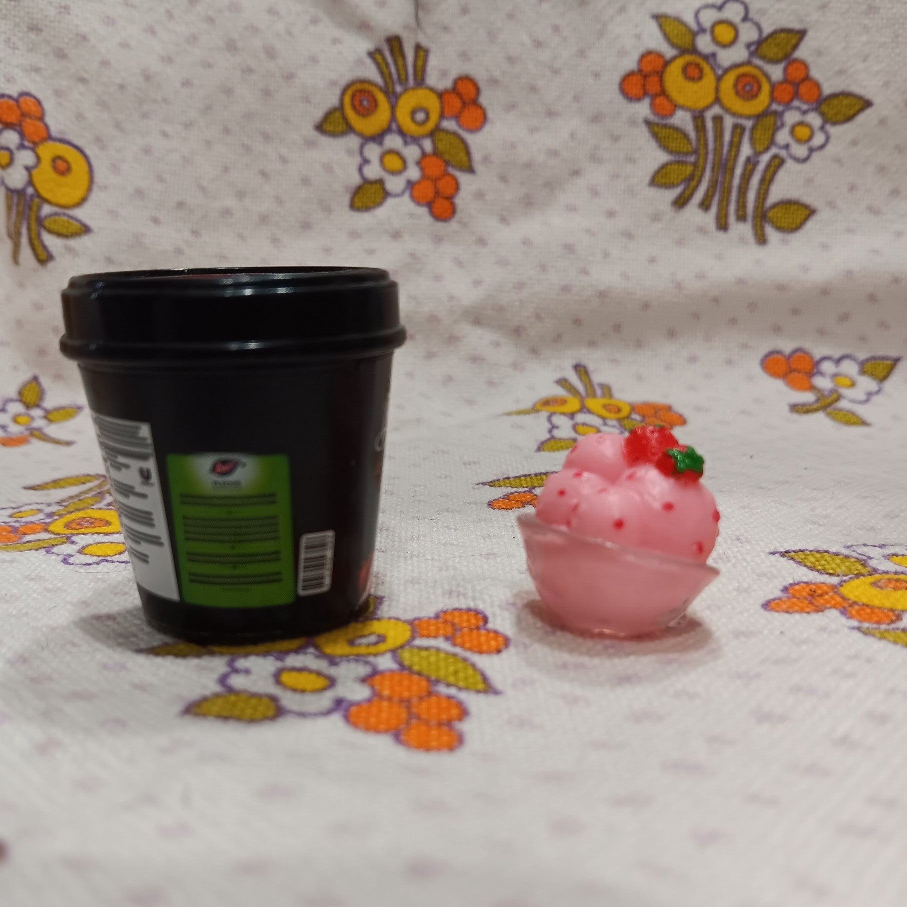 Shopkins Real Littles Berry Breyers Strawberry Ice Cream Tub