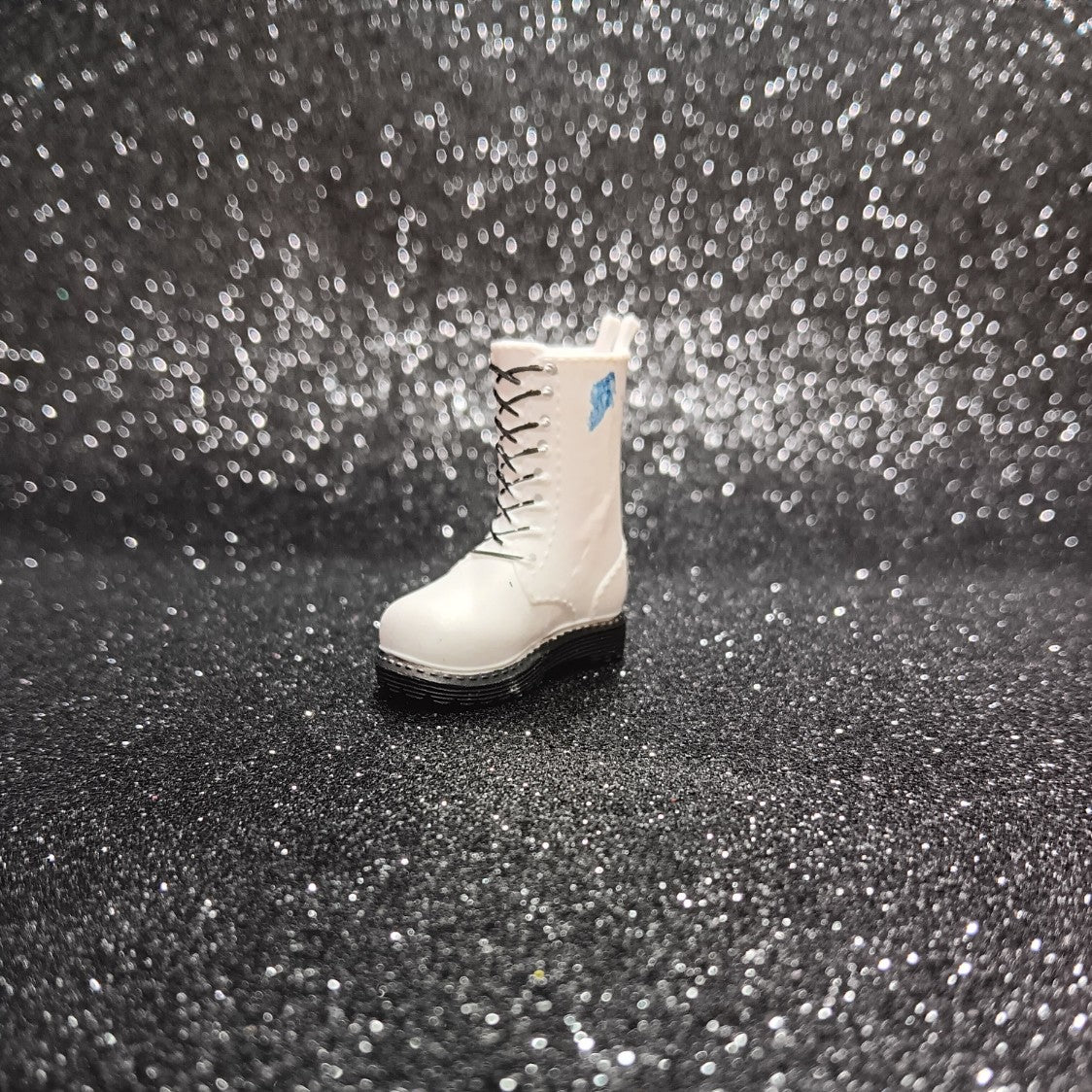 LOL Surprise OMG Rocker Boi doll boot