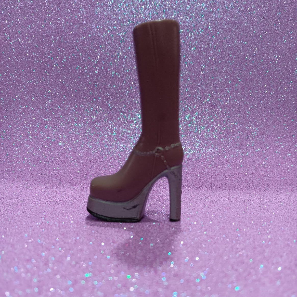 Bratz Funk 'N' Glow Yasmin doll boot