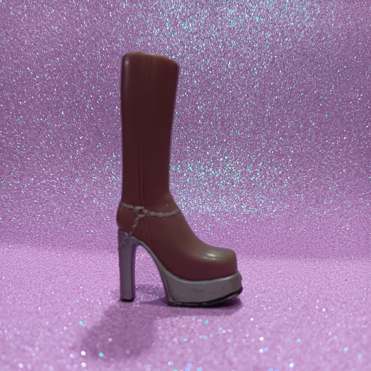Bratz Funk 'N' Glow Yasmin doll boot