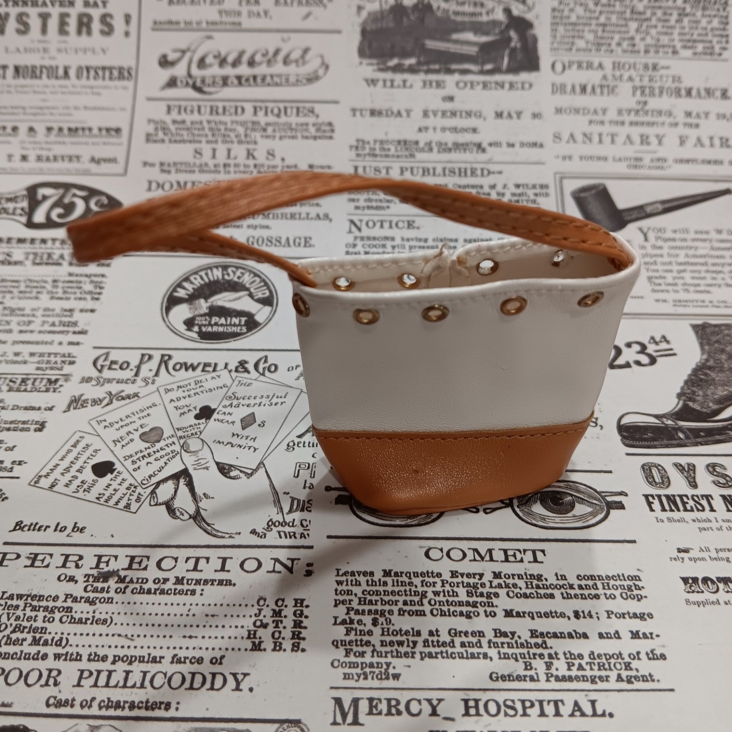 Mini Brands Fashion Bag Series 1 - White & Tan Bucket Bag