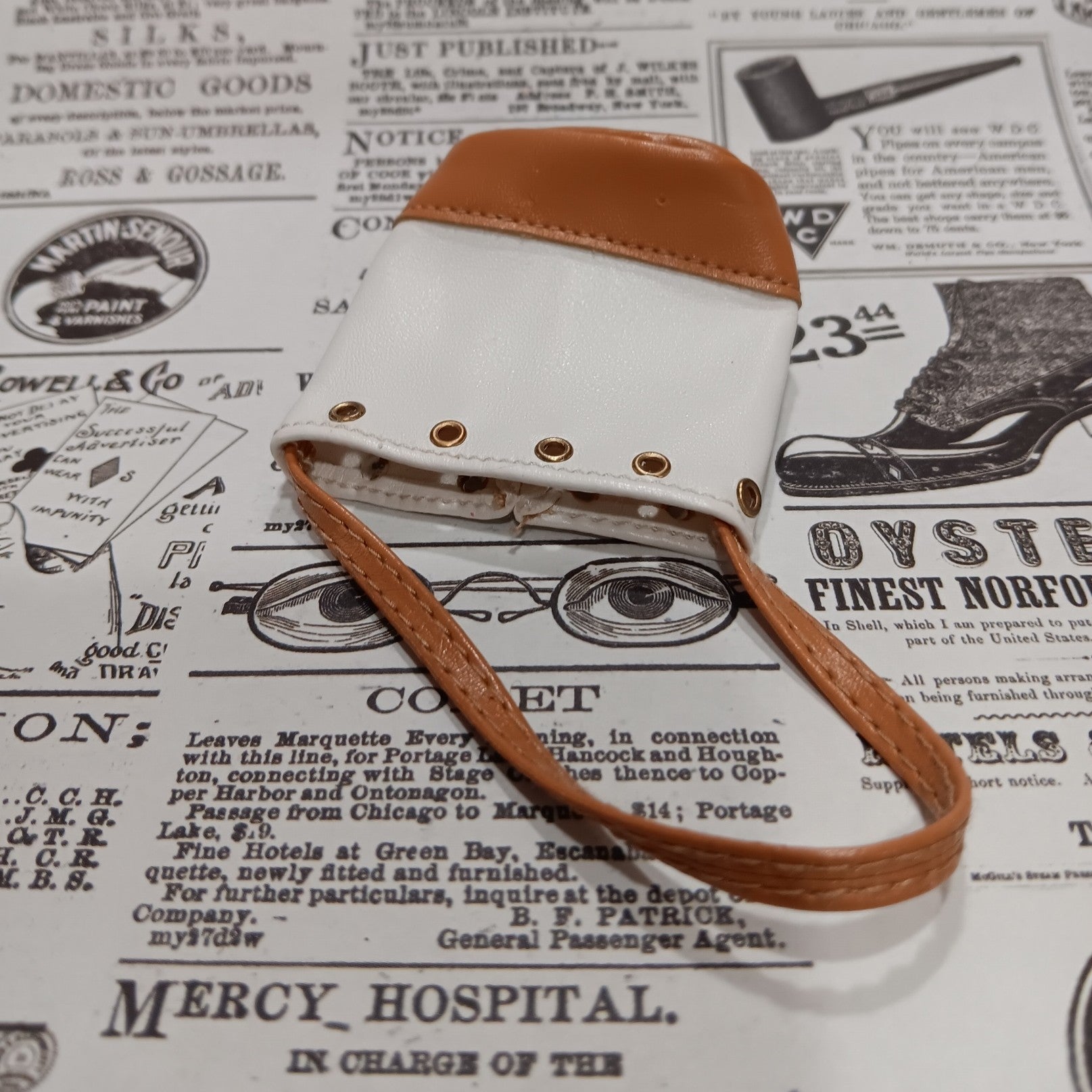 Mini Brands Fashion Bag Series 1 - White & Tan Bucket Bag
