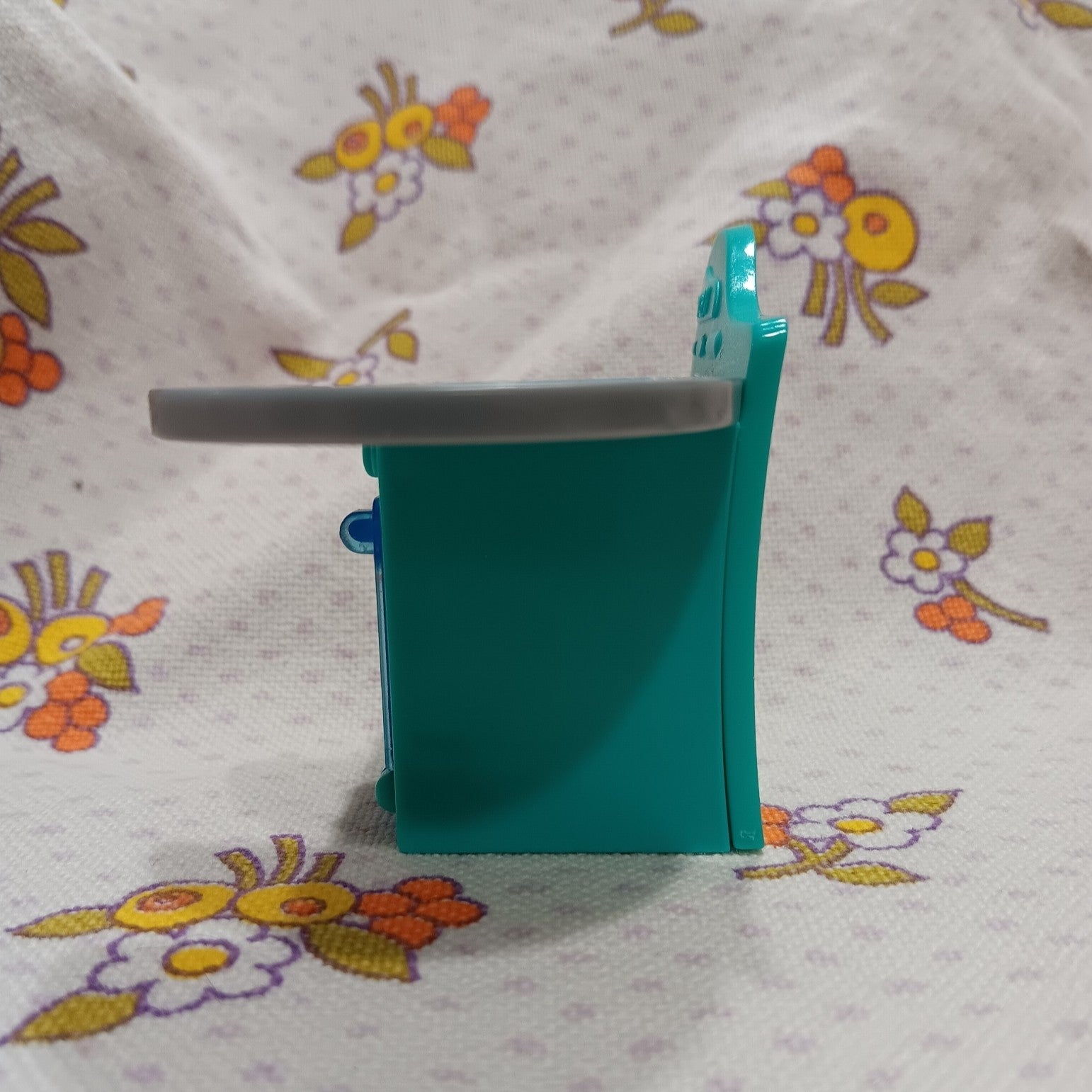Polly Pocket Range with Opening Oven