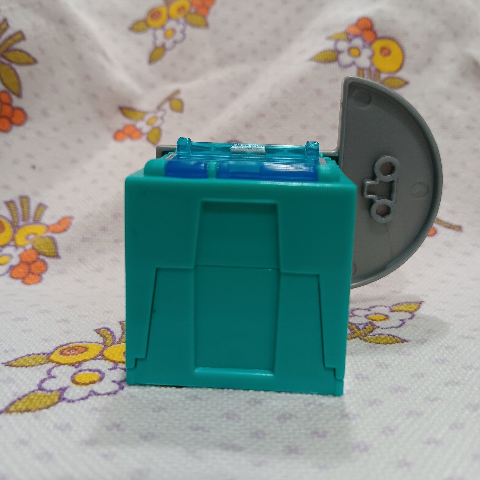 Polly Pocket Range with Opening Oven