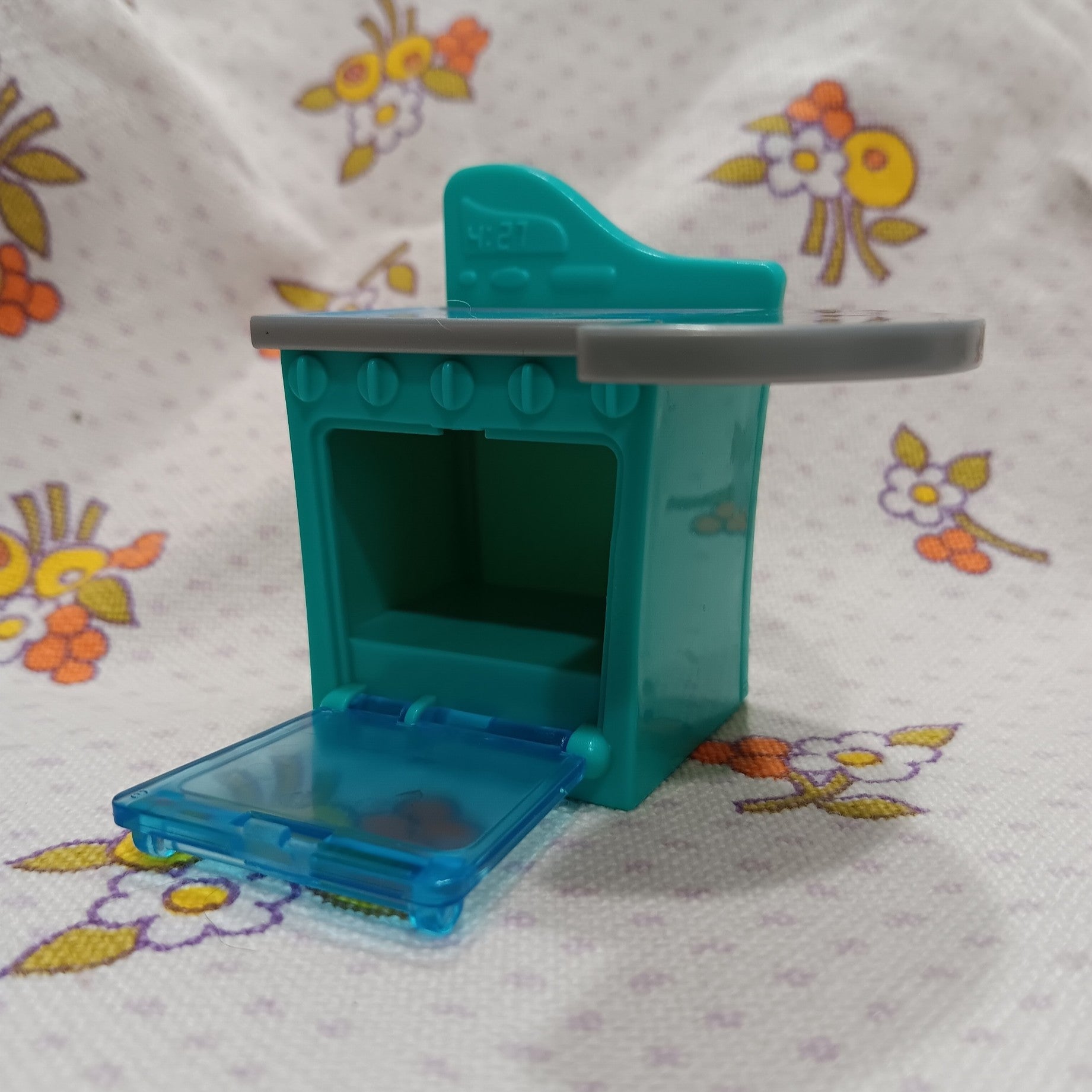 Polly Pocket Range with Opening Oven
