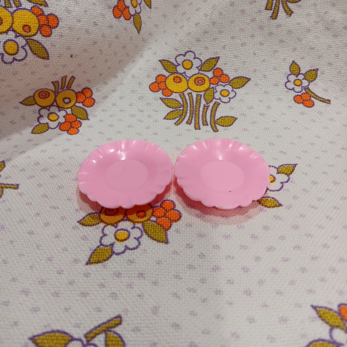 Vintage Barbie Folding Pretty House Dishes