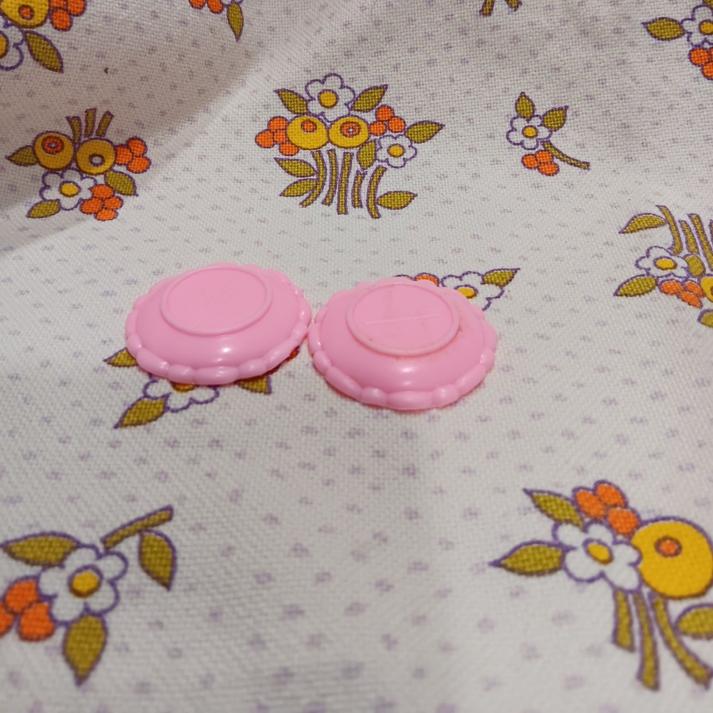Vintage Barbie Folding Pretty House Dishes