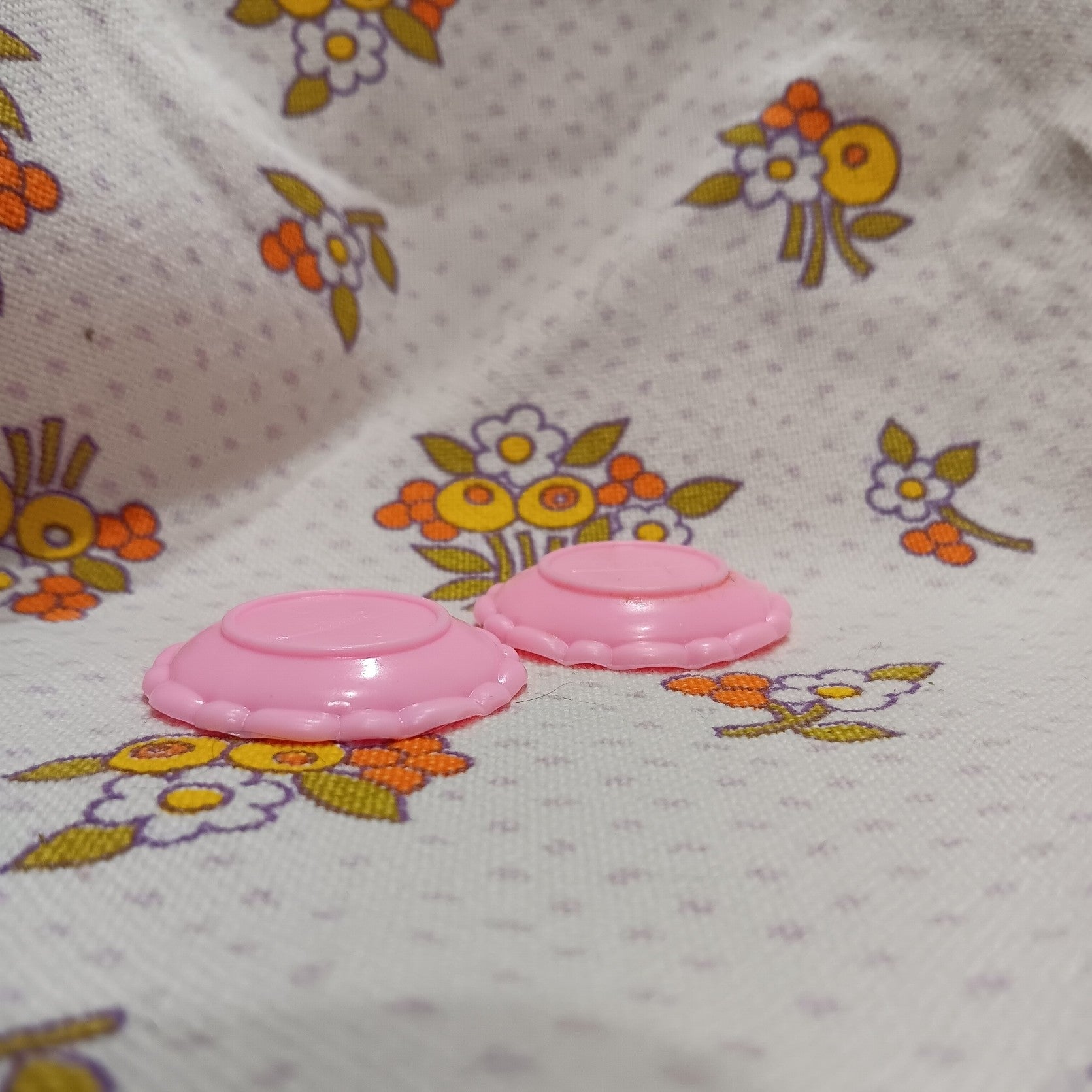 Vintage Barbie Folding Pretty House Dishes