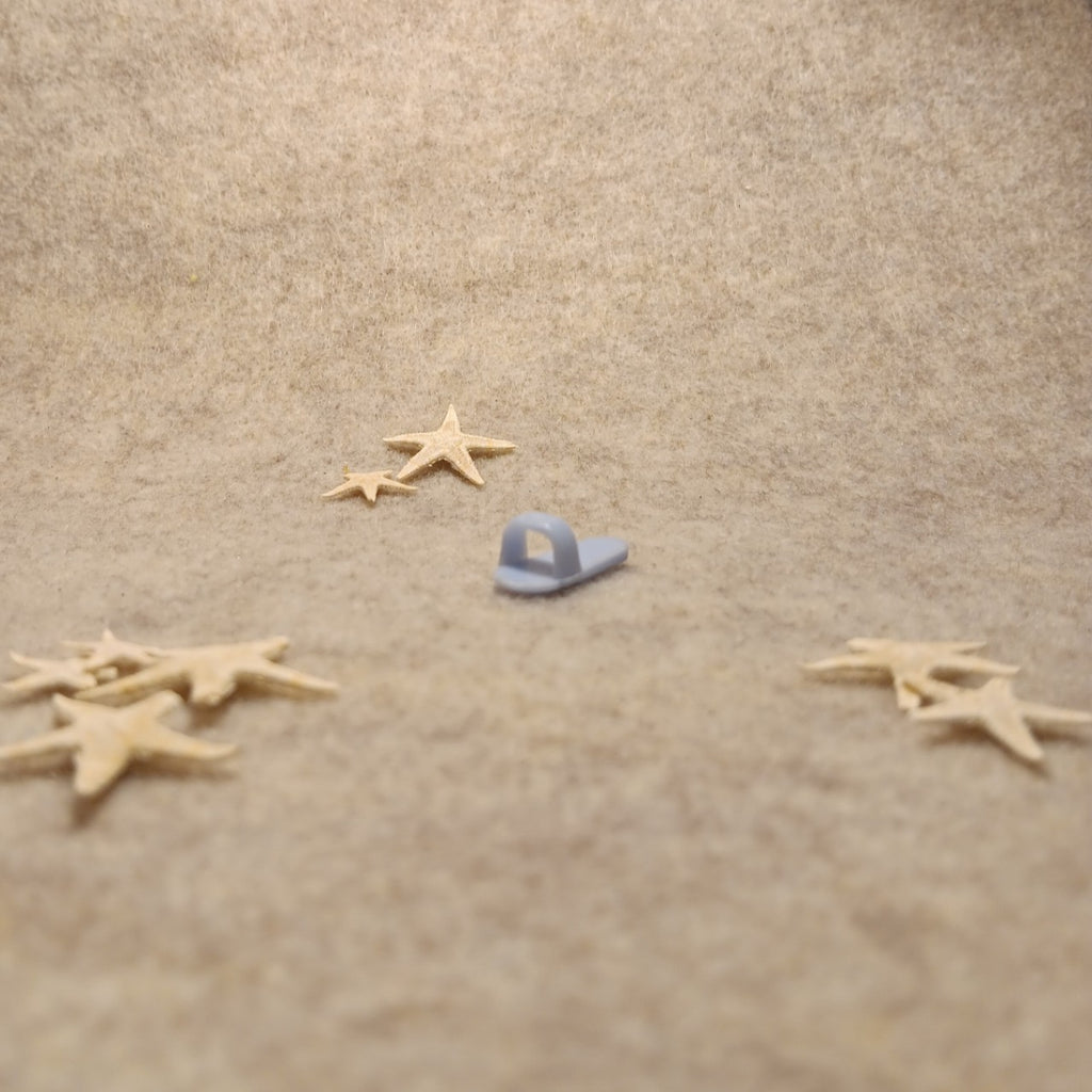 Small flat blue sandal for Skipper